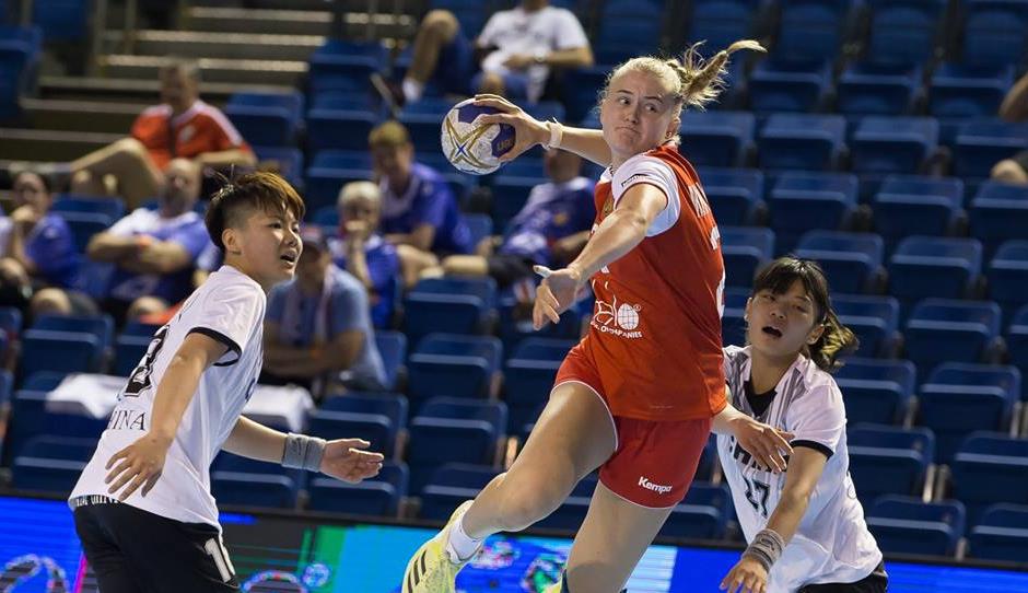 Женская сборная России U-20 с крупной победы начала чемпионат мира в Венгрии 