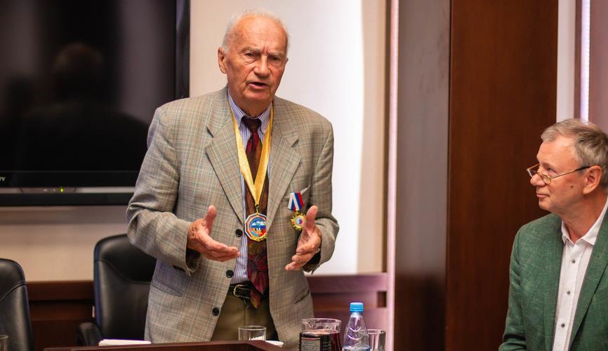 Поздравляем Анатолия Евтушенко