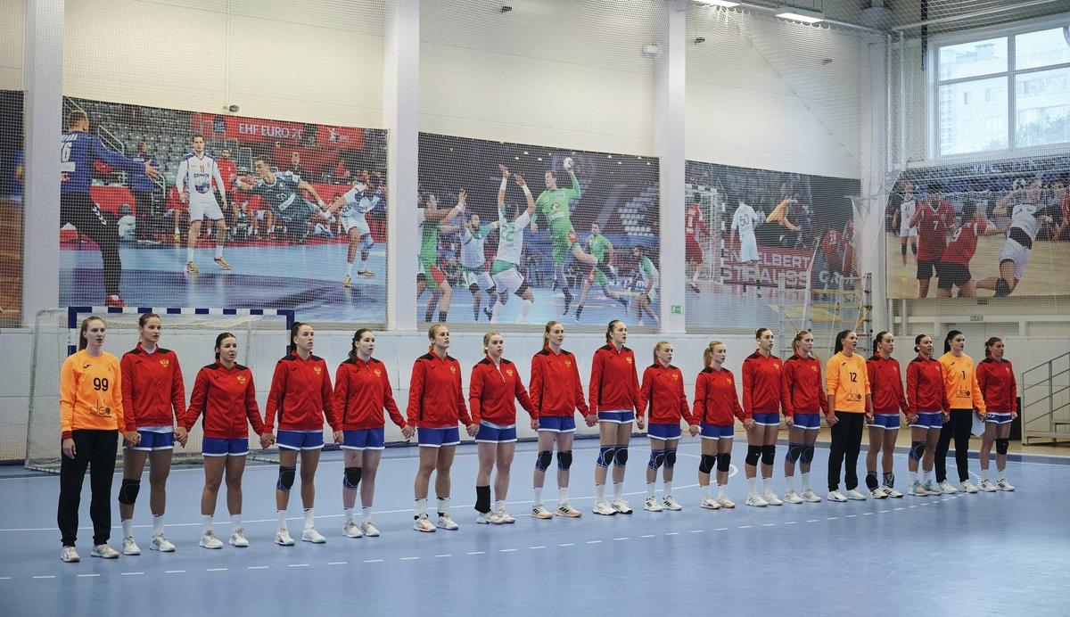 20 гандболисток вызваны в расположение женской сборной России