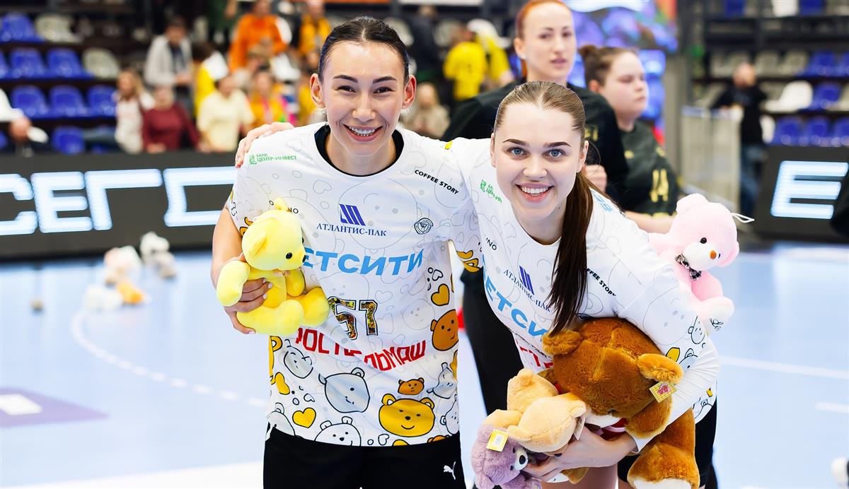 Традиционный «мишкопад» – на матче «Ростов-Дон» – «Астраханочка»