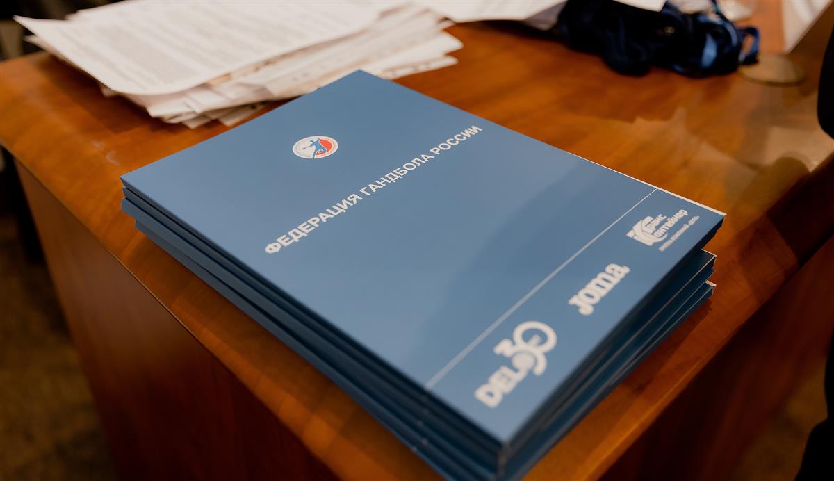 Список игроков, заключивших первые контракты