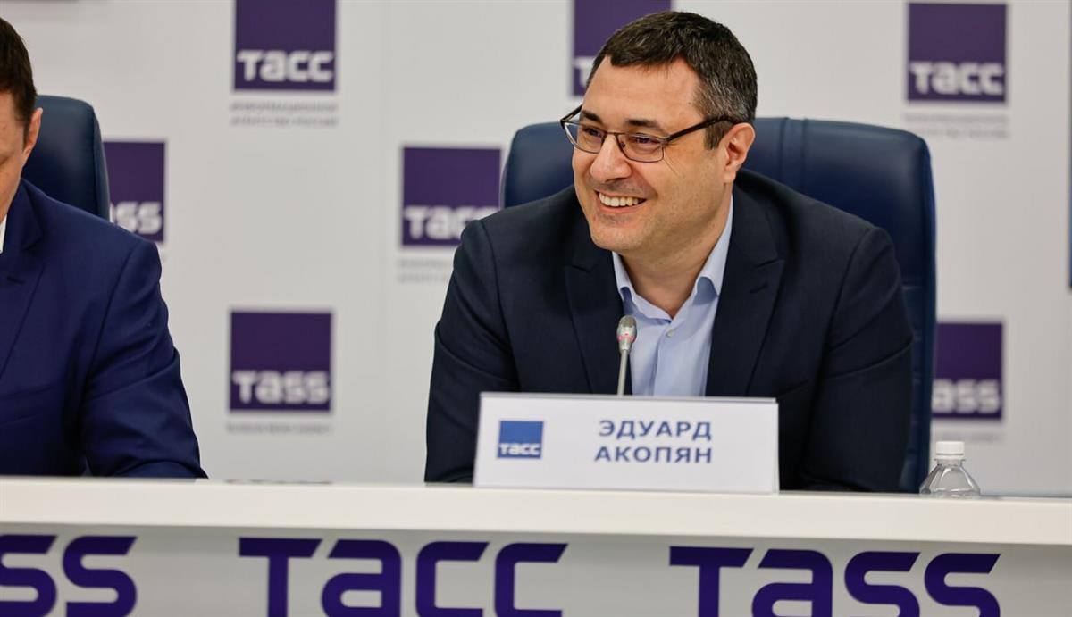 Поздравляем Эдуарда Акопяна